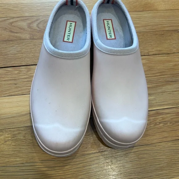 Hunter Women’s Slip-On Platform Clogs in Blush Pink - Picture 3 of 6